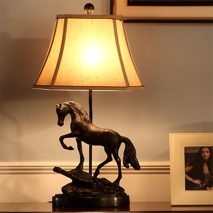 Luminária de mesa cavalo